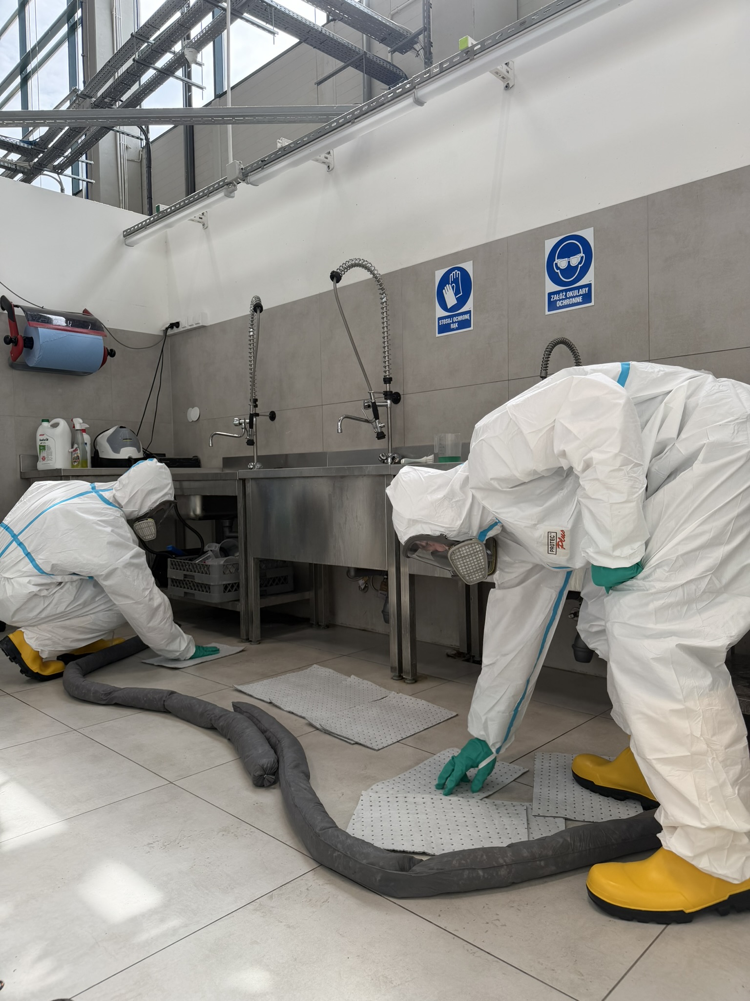 Spill containment exercises using sorbent mats and socks